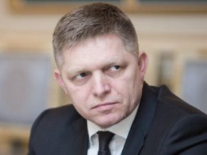 Премьер Словакии назвал журналистов «грязными проститутками»