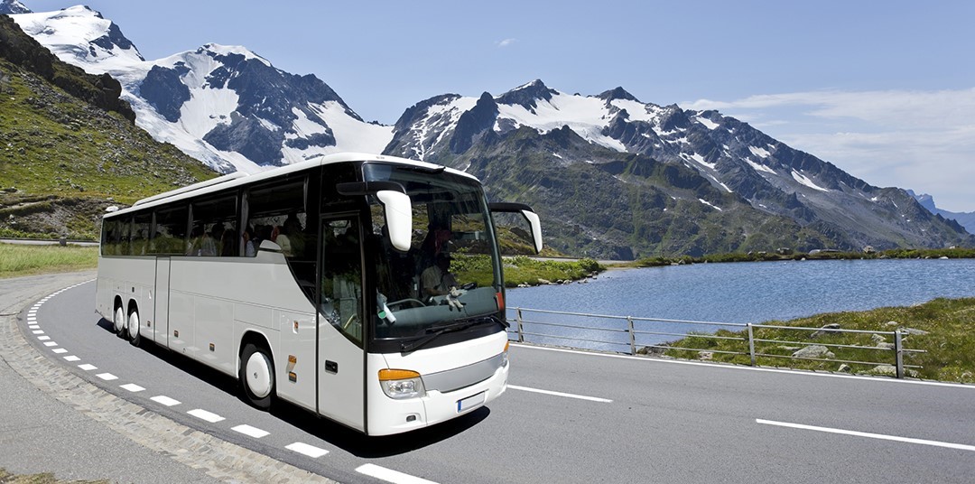 Какие преимущества у автобусных перевозок из Москвы в Симферополь по сравнению с другими видами транспорта?