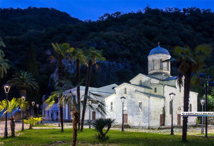 Гиды и экскурсии в Абхазии