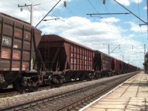В Болгарии грузовой поезд сошел с рельсов, есть погибшие