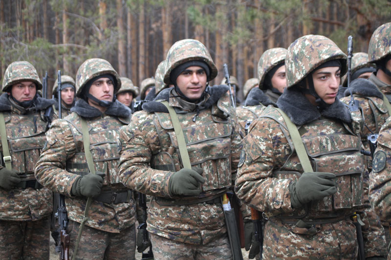 Парламент Армении принял закон о призыве военврачей-выпускников