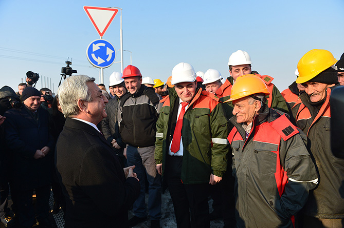 Президент Саргсян ознакомился с масштабным строительством объездной дороги Еревана