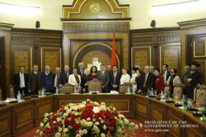 Премьер-министр Армении провел встречу с представителями национальных меньшинств
