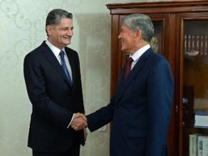Тигран Саркисян и Алмзабек Атамбаев обсудили деятельность ЕАЭС