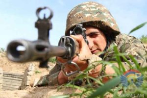 Азербайджан стрелял по карабахским позициям из автоматов, пулеметов и снайперских винтовок – Минобороны НКР