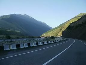 МЧС: автотрассы в Армении открыты, а проезд через КПП "Верхний Ларс" ограничен