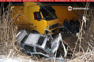 Сербский грузовик сбил три машины в Армении, есть погибшая и пострадавший