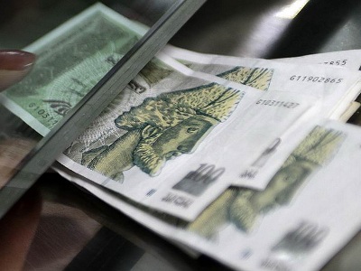 В Тбилиси требуют спасти лари