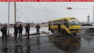 В Ереване рейсовый автобус протаранил столб