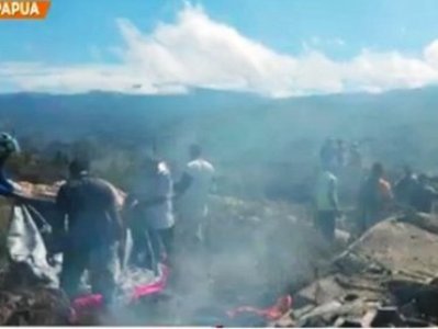 В Индонезии при крушении военного самолета погибли 13 человек