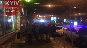 Турецкие и украинские футбольные фанаты устроили массовую драку в Киеве