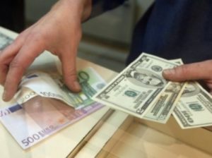 В Азербайджане вводят ограничения на валютные операции