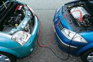 AUBI - Ueberbruecken der Batterie mit einem Starthilfekabel, wenn das Auto nicht anspringt ABU452006 004, AB042009 066, AB432009 059