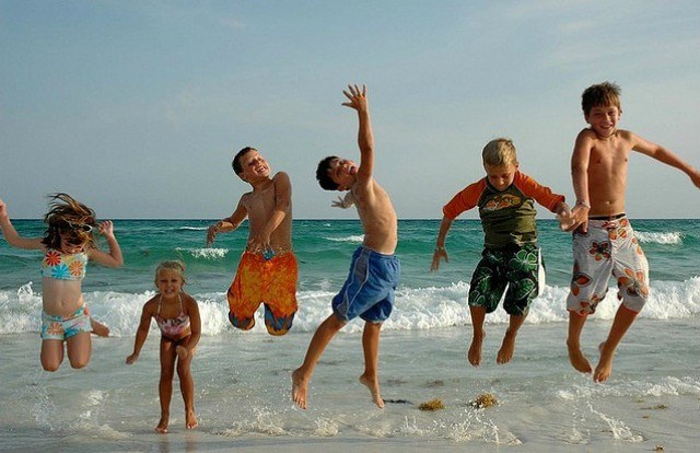 Куда можно отправить отдыхать детей на каникулы?