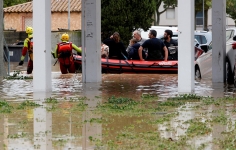 Во Франции число погибших при наводнении возросло до 13 