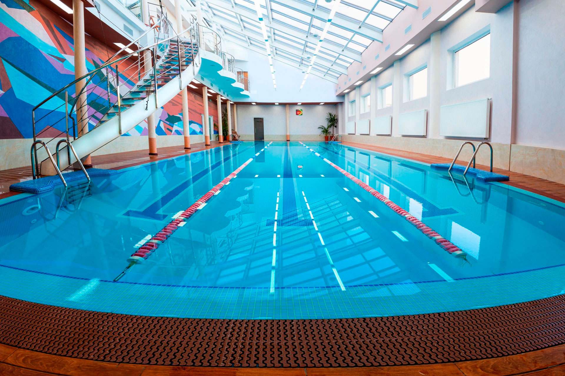 Как выбирать бассейн для плавания в спортивном клубе?