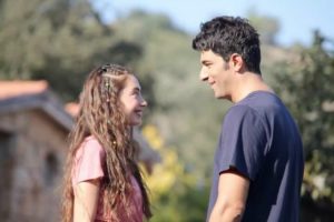 Турецкий сериал «Дочь посла» (Sefirin Kizi): о чем и кто играет