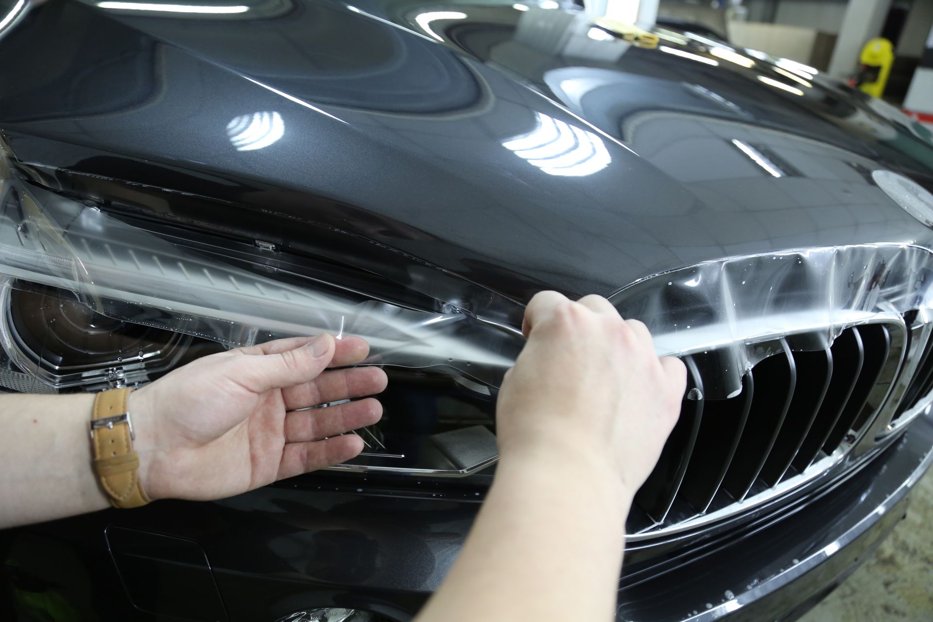 Что представляет собой антигравийная защита автомобиля