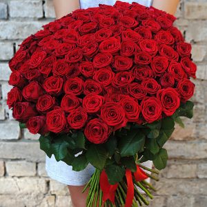 Красные розы с доставкой в Астане