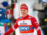 Лыжник Большунов выиграл гонку на 15 км на этапе Кубка мира