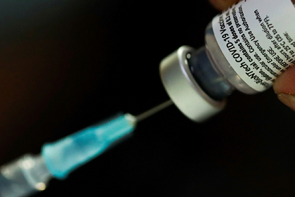 Власти допустили регистрацию вакцины Pfizer в России
