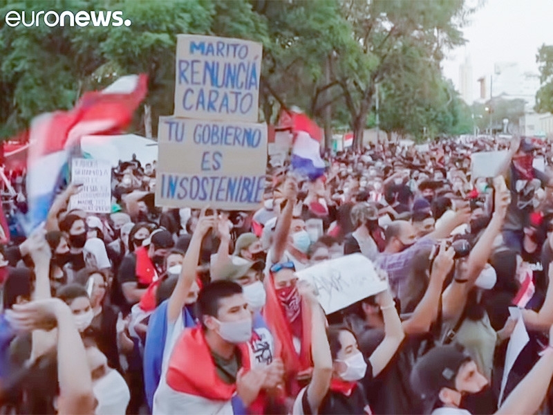 "Марш безысходности": в Парагвае третий день продолжаются массовые протесты