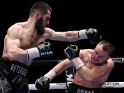 Российский боксер Бетербиев победил Дайнеса в бою за чемпионские титулы IBF и WBC