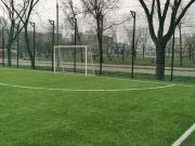 Ограждение для спортивной площадки из металлической сетки