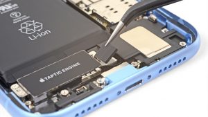 Особенности замены аккумулятора на Айфоне XR