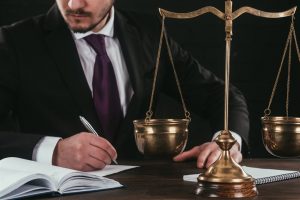 Адвокат по уголовным делам: что он делает и когда он нужен