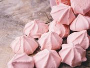 Врач назвал запрещенные перед прививкой от коронавируса продукты