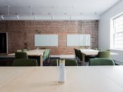 Названы способы избежать осенней хандры в офисе