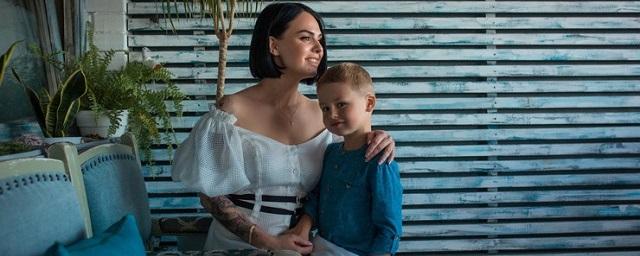 Пелагея материально помогает бывшей возлюбленной Ивана Телегина