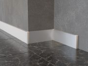 Плинтус из нержавеющей стали: характеристики и сферы применения