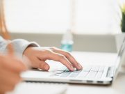 Голый россиянин подключился к онлайн-уроку и напугал детей