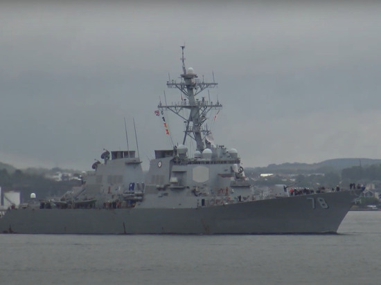 Sohu: эсминец США в Черном море охватила паника из-за российского вертолета