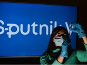 Гинцбург заявил об отсутствии оснований менять вакцину «Спутник V» под штамм «омикрон»