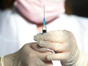 Хозяин Кремля готовится к ревакцинации. Не опасно ли это? Что говорят врачи