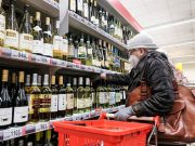 Нарколог назвал нелепой идею ограничить продажу алкоголя в Новый год