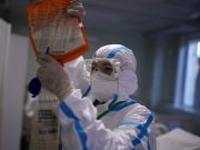 Российские врачи оценили шансы победить COVID-19 в ближайшее время