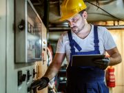 Как получить профессиональное образование без отрыва от производства? Курсы рабочих профессий в Екатеринбурге