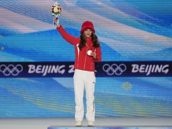 Китайская фристайлистка Гу Айлин завоевала золотую медаль в дисциплине «хафпайп»