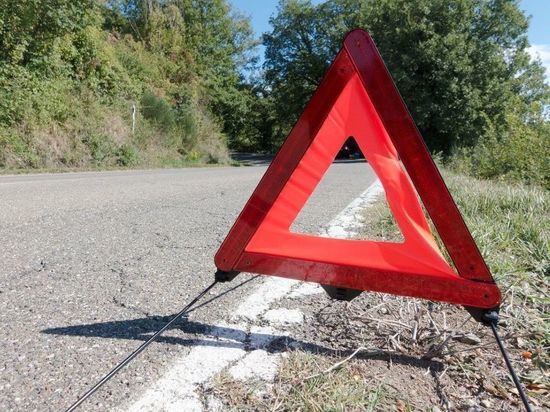 В Дублине грузовик на скорости врезался в ворота посольства России