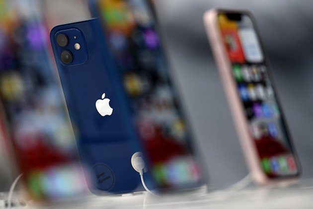 iPhone 14 поставят в Россию по параллельному импорту, заявил Мантуров