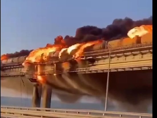 Baza: стало известно, что перевозил взорвавшийся на Крымском мосту грузовик