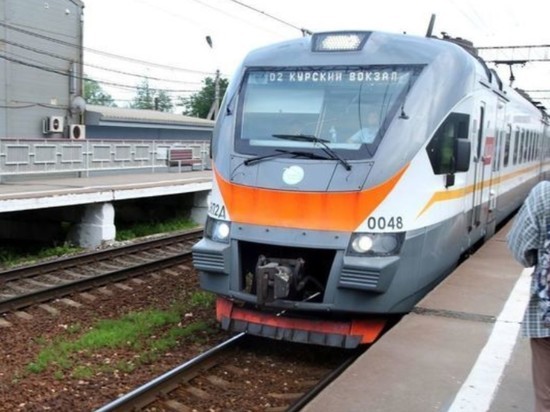 Прибывающие в Москву пригородные поезда задерживаются из-за непогоды