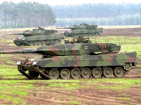 Zeit: позиция Шольца по поставкам Украине танков привела к разногласиям в бундестаге
