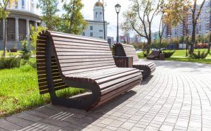 Городские скамейки: разновидности, критерии выбора