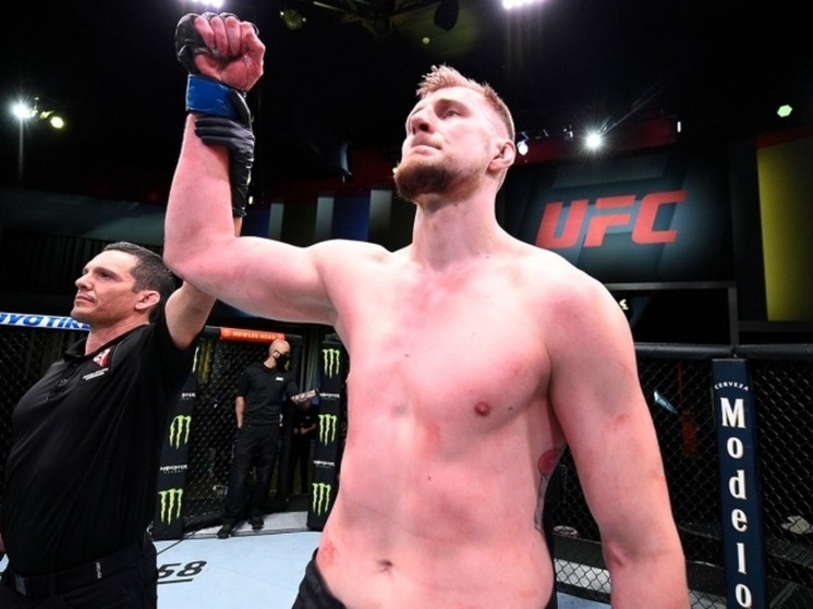 Россиянин Александр Волков «задушил» австралийца на турнире UFC