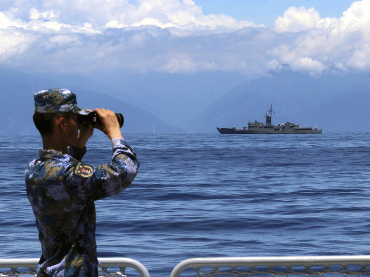 В МИД оценили возможность допуска ВМС Китая к Севморпути
